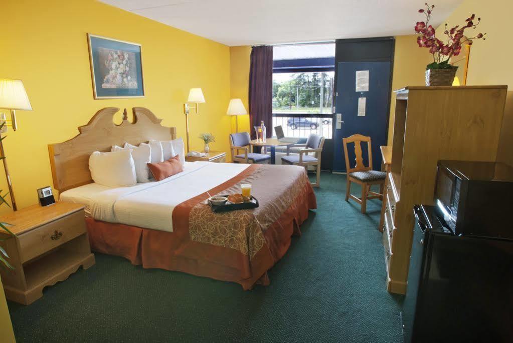 ทราเวลลอดจ์ ซาวานนาห์ แอเรีย/ริชมอนด์ ฮิล Hotel ริชมอนด์ฮิลล์ ภายนอก รูปภาพ