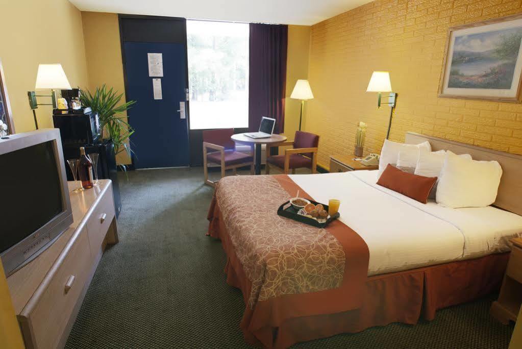 ทราเวลลอดจ์ ซาวานนาห์ แอเรีย/ริชมอนด์ ฮิล Hotel ริชมอนด์ฮิลล์ ภายนอก รูปภาพ